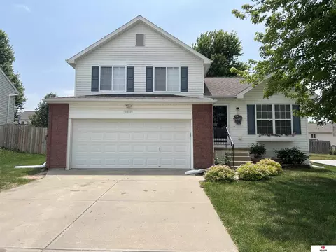 15819 Cottonwood St, Omaha, NE 68136