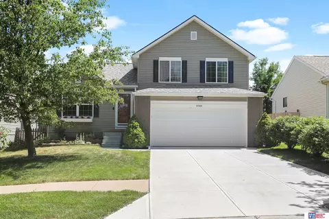 14461 Jardine St, Bennington, NE 68007