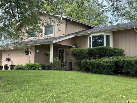 5106 S 104 St, Omaha, NE 68127