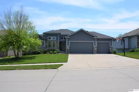 20021 Oak St, Gretna, NE 68028