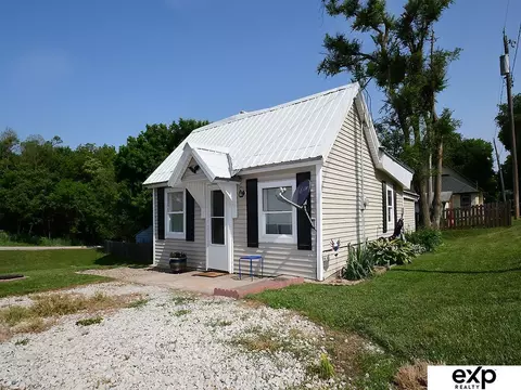 606 Oakland Ave, Oakland, IA 51560