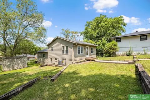 5906 S 50th St, Omaha, NE 68117