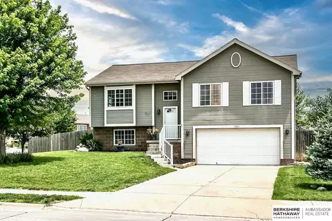 11003 Lewis Clark Rd, Bellevue, NE 68123