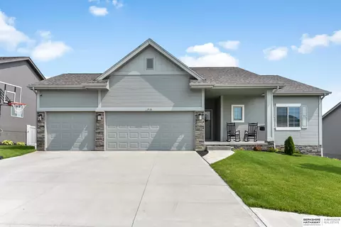 1916 Canyon St, Bellevue, NE 68123