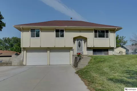 8610 S 46th Ave, Omaha, NE 68157