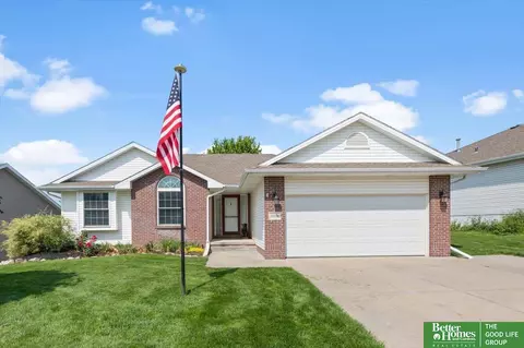 11214 S 213 Cir, Gretna, NE 68028