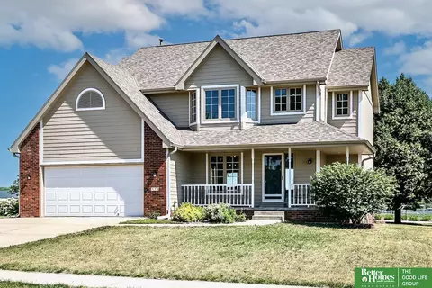 446 Brentwood Dr, Gretna, NE 68028
