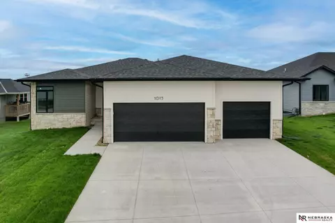 1015 Kantor Ln, Hickman, NE 68372