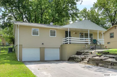 4427 Ridgeway Rd, Omaha, NE 68134
