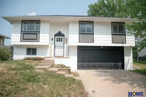 1424 SW 23rd St, Lincoln, NE 68522