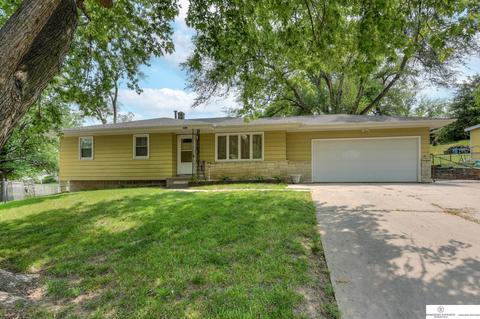 8014 Groves Cir, Bellevue, NE 68147