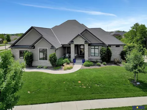 9525 Koi Rock Dr, Lincoln, NE 68526
