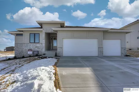 3815 S 212 St, Omaha, NE 68022