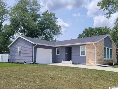325 S 22nd St, Beatrice, NE 68310