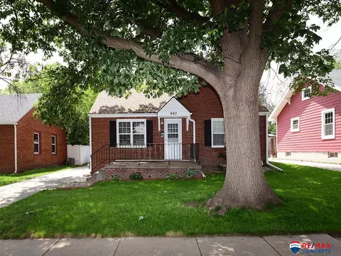 907 S 40th St, Lincoln, NE 68510