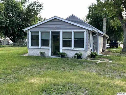 622 N 40th St, Council Bluffs, IA 51501