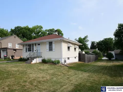 6134 Pinkney St, Omaha, NE 68104