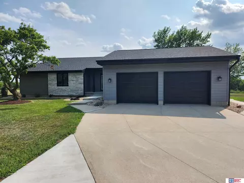 215 W Mulberry Ave, Beatrice, NE 68310