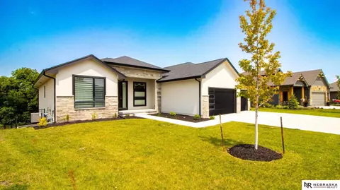11768 S 107th St, Papillion, NE 68046