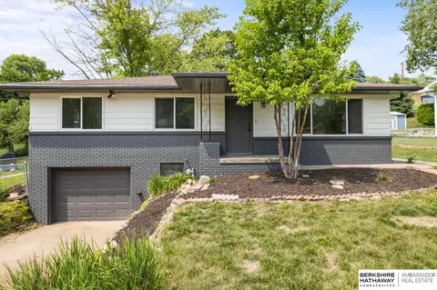 2102 Pleasantview Ln, Bellevue, NE 68005