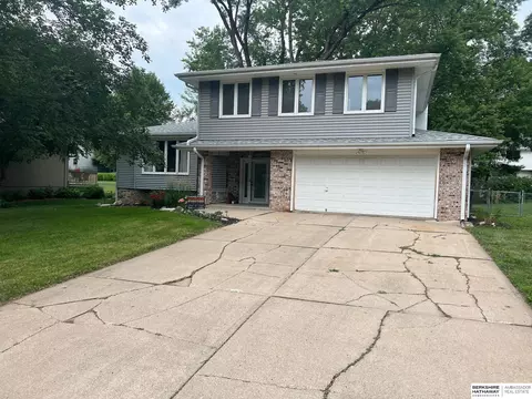 7942 Manderson St, Omaha, NE 68134