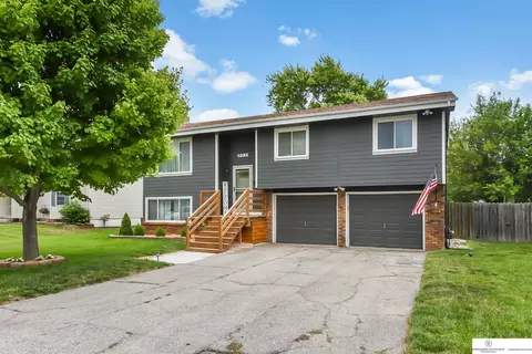 903 S Valley View St, Valley, NE 68064