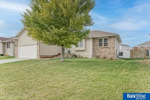 2409 NW 44th St, Lincoln, NE 68528