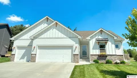 15902 Whiting St, Bennington, NE 68007