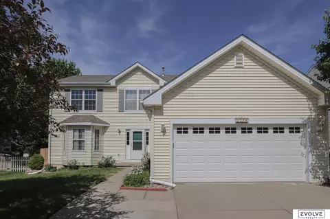 7726 S 99th St, La Vista, NE 68128