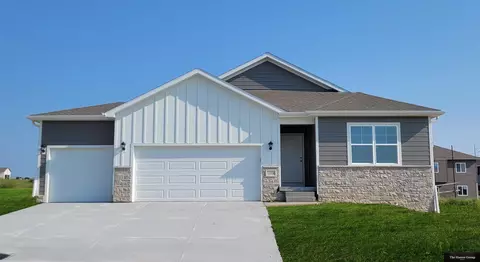 11504 Sunburst Dr, Papillion, NE 68046