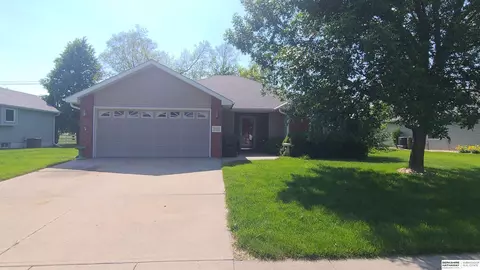2913 N Belvedere Ave, Fremont, NE 68025