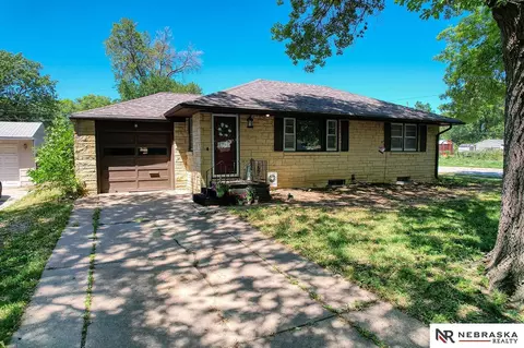 6440 Knox St, Lincoln, NE 68507