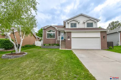 7901 Casey Ln, Lincoln, NE 68516