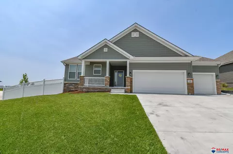 7105 NW 19 St, Lincoln, NE 68521