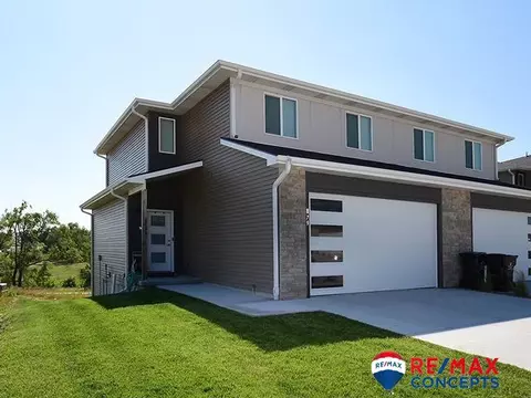 879 Titan Dr, Hickman, NE 68372