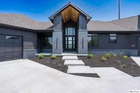 1203 N 187th St, Omaha, NE 68022