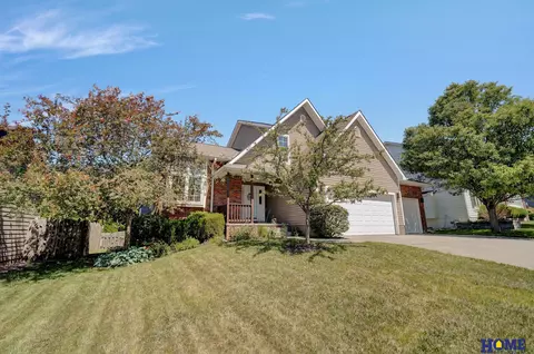 9416 Oakville Rd, Lincoln, NE 68526