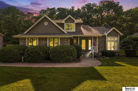 113 Martin Dr, Bellevue, NE 68005