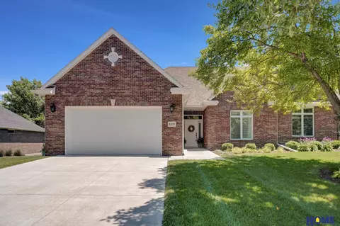 6428 Lone Tree Dr, Lincoln, NE 68512