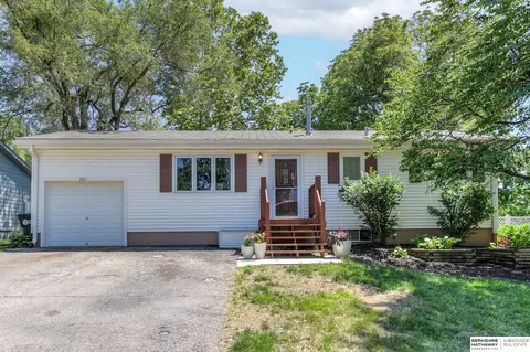 9211 Redman Ave, Omaha, NE 68134