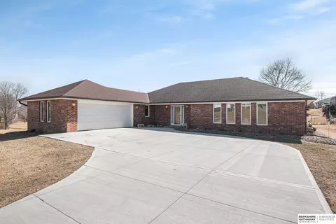 605 North St, Underwood, IA 51576