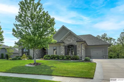 5657 S 208 St, Omaha, NE 68022