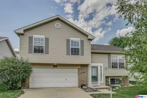 16488 Grant St, Omaha, NE 68116