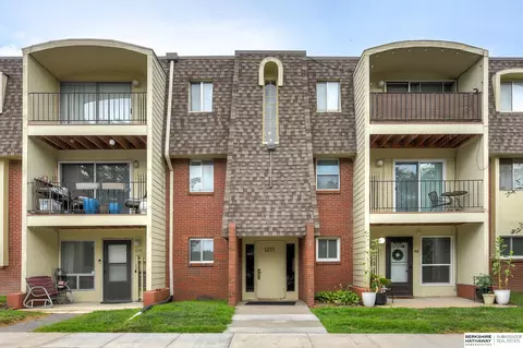 1211 S 121 Plz #318, Omaha, NE 68144