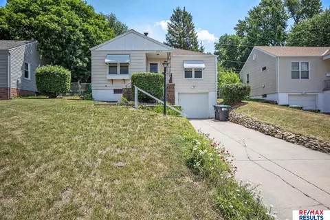 2137 S 47 St, Omaha, NE 68106