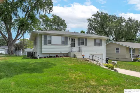 3509 S 121st St, Omaha, NE 68144