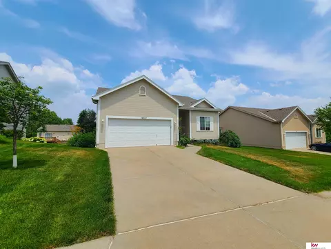 14910 Wirt St, Omaha, NE 68116