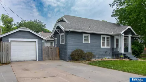 2021 S 35 St, Lincoln, NE 68506