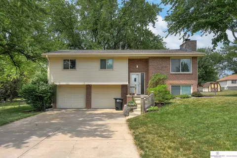 21428 Shamrock Cir, Omaha, NE 68022