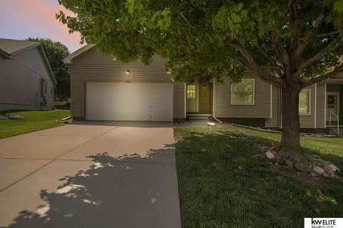 5012 N 145 St, Omaha, NE 68116